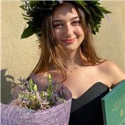 Offro ripetizioni per tutte le materie delle scuole elementari, mentre a livelli più avanzati Matematica e Inglese